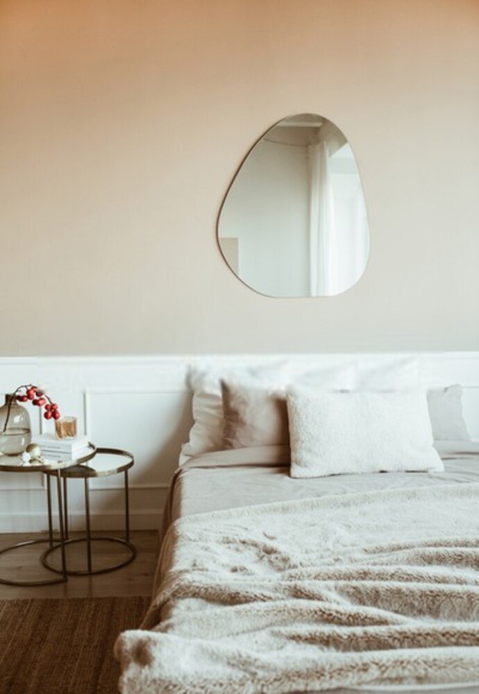 How To Decorate Your Bedroom With Mirrors?