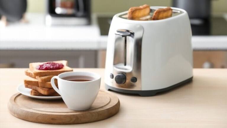 Top 6 Most Reliable Toasters [2024] Reviews & Guide