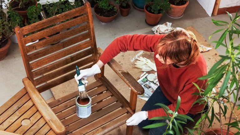 best-oil-for-outdoor-wood-furniture-oct-2023-top-6-picks